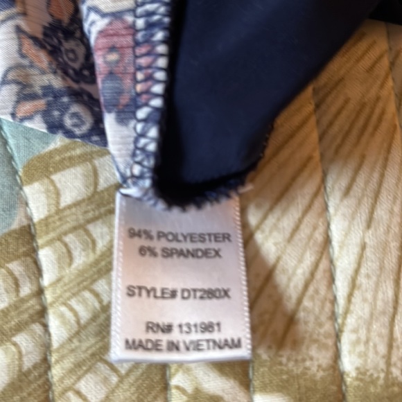 Sleeveless print top with solid side panels size 3X  Naïf - Picture 6 of 7